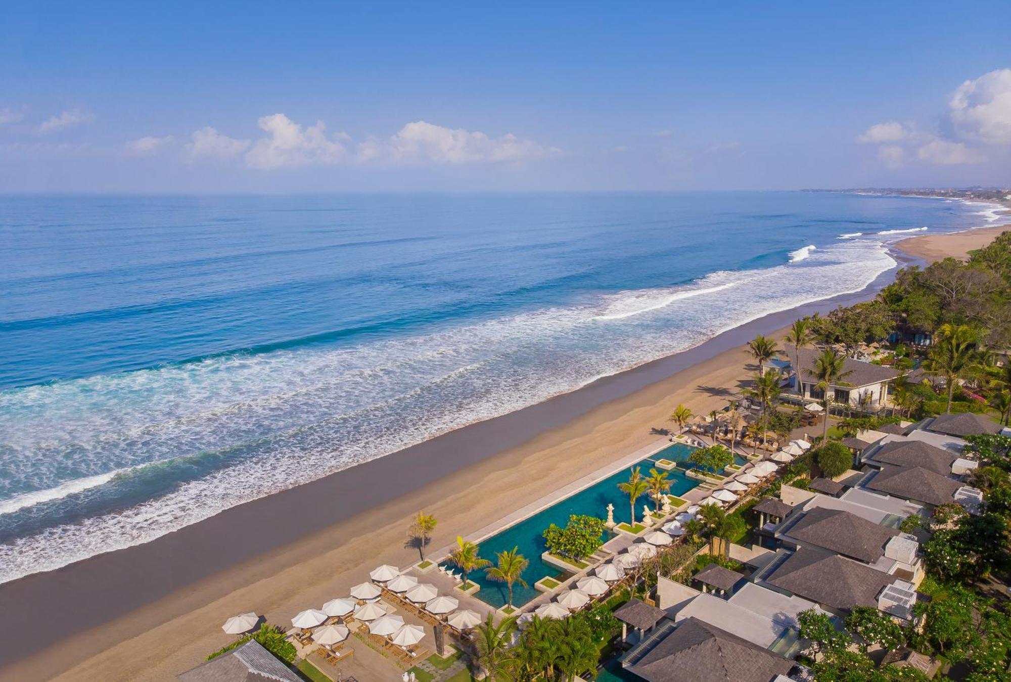 ザ スミニャック ビーチリゾート ＆ スパ エクステリア 写真 Aerial view of the beach